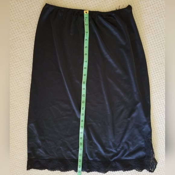 Bundles of pre-owned Woolite skirt slips. (3) total. Size M (8), 10-12, 18 - Picture 8 of 16